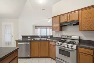 4816 Barnhill Ln, Fort Worth, TX 76135 - Photo 5