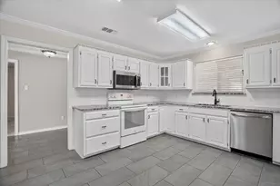 215 Mistletoe Ln, Keene, TX 76059 - Photo 11