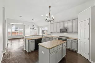5528 Green Hollow Ln, The Colony, TX 75056 - Photo 5