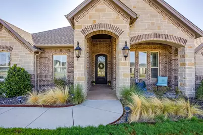 1136 Tremont Lane, Granbury, TX 76049 - Photo 3