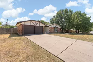 433 Black Oak Ln, Burleson, TX 76028 - Photo 3