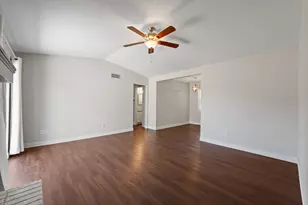 433 Black Oak Ln, Burleson, TX 76028 - Photo 5