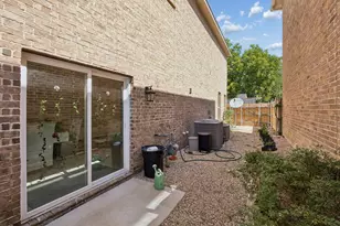 431 W Pioneer Dr, Irving, TX 75061 - Photo 27