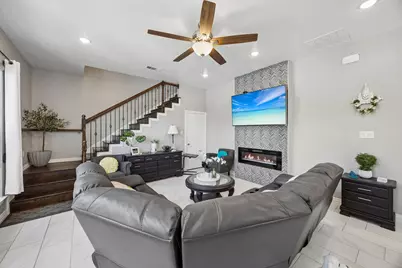 431 W Pioneer Drive, Irving, TX 75061 - Photo 3