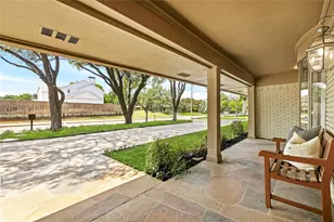 10626 Cox Ln, Dallas, TX 75229 - Photo 37