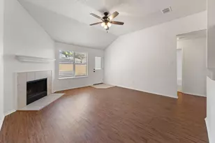 832 Beaver Creek Dr, Burleson, TX 76028 - Photo 9