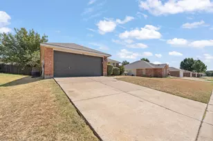 832 Beaver Creek Dr, Burleson, TX 76028 - Photo 3