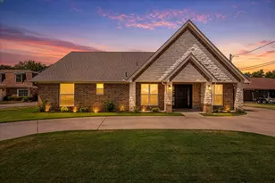 4100 Apache Trail Ct, Granbury, TX 76048 - Photo 1