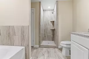 2703 Oak Cliff Ln, Arlington, TX 76012 - Photo 9