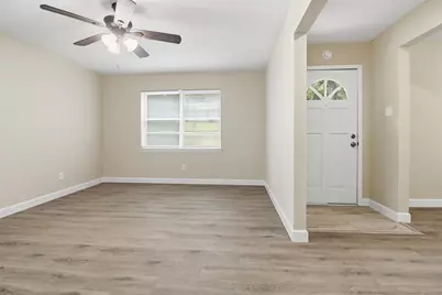 2703 Oak Cliff Lane, Arlington, TX 76012 - Photo 5