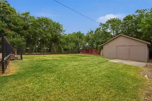 917 E Worth St, Grapevine, TX 76051 - Photo 23
