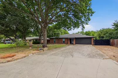917 E Worth Street, Grapevine, TX 76051 - Photo 1