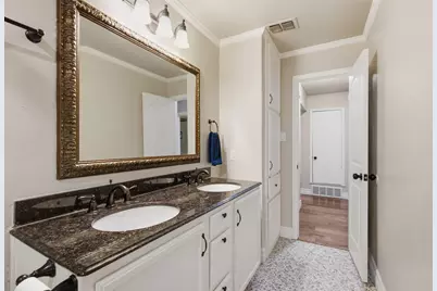 917 E Worth Street, Grapevine, TX 76051 - Photo 19