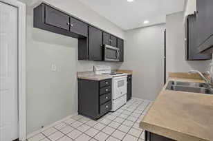 628 Lisa St, Burleson, TX 76028 - Photo 13
