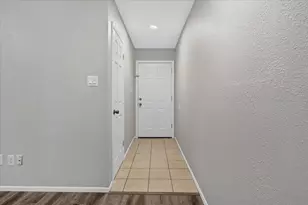 628 Lisa St, Burleson, TX 76028 - Photo 5