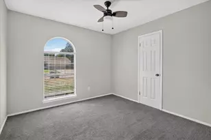 628 Lisa St, Burleson, TX 76028 - Photo 33
