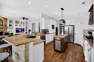 9900 Harbour View Ln, Fort Worth, TX 76179 - Photo 15