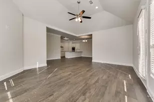 8841 Creek Run Rd, Fort Worth, TX 76120 - Photo 7