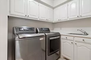 924 McCoy Dr, Irving, TX 75062 - Photo 29