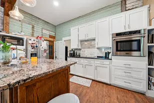 210 S Corporation St, Hillsboro, TX 76645 - Photo 9