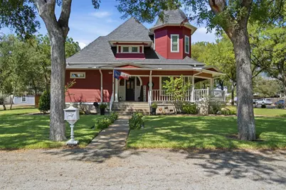 700 Cherry Street, Graham, TX 76450 - Photo 1