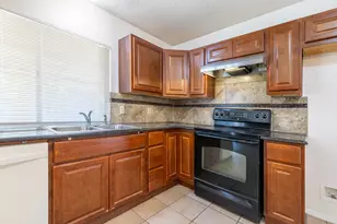 209 Pebblebrook St, Arlington, TX 76014 - Photo 9