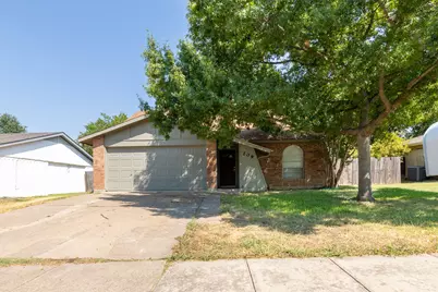 209 Pebblebrook Street, Arlington, TX 76014 - Photo 1