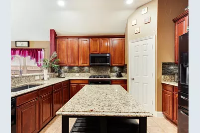 2703 Cove Drive, Grand Prairie, TX 75054 - Photo 9