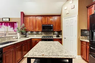 2703 Cove Dr, Grand Prairie, TX 75054 - Photo 9