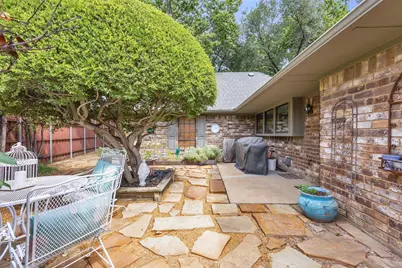 1121 Derbyshire Place, Carrollton, TX 75007 - Photo 37