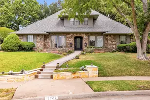1121 Derbyshire Pl, Carrollton, TX 75007 - Photo 1