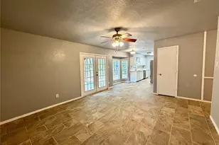 1729 W Doyle St, Granbury, TX 76048 - Photo 7