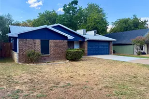 1729 W Doyle St, Granbury, TX 76048 - Photo 3