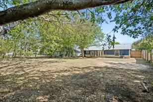 1729 W Doyle St, Granbury, TX 76048 - Photo 33