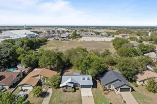 1729 W Doyle St, Granbury, TX 76048 - Photo 3