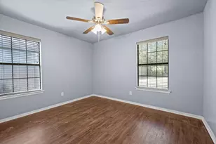 1729 W Doyle St, Granbury, TX 76048 - Photo 23