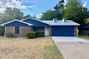 1729 W Doyle St, Granbury, TX 76048 - Photo 1