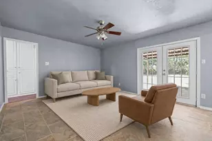 1729 W Doyle St, Granbury, TX 76048 - Photo 5