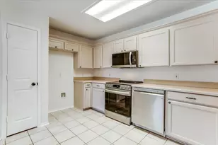 1025 Jessica Dr, Burleson, TX 76028 - Photo 11