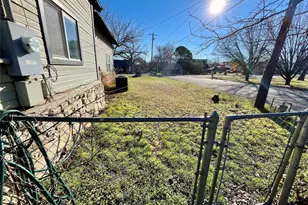 209 N Bowie St, Jacksboro, TX 76458 - Photo 23