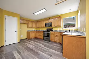 509 Birch St, Crowley, TX 76036 - Photo 9