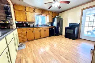 209 N Bowie St, Jacksboro, TX 76458 - Photo 7