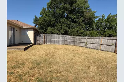 7551 Boxwood Court, Fort Worth, TX 76133 - Photo 13