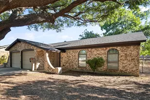 316 NW Summercrest Blvd, Burleson, TX 76028 - Photo 3