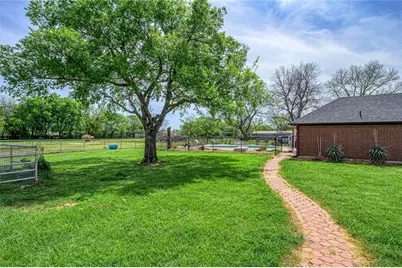 501 N Van Zandt Street, Tioga, TX 76271 - Photo 21