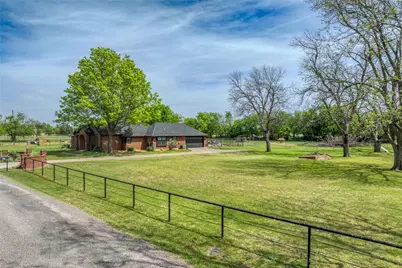 501 N Van Zandt Street, Tioga, TX 76271 - Photo 3