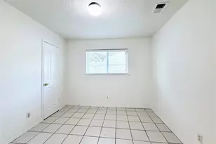 610 Colonial Dr, Garland, TX 75043 - Photo 7