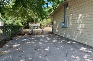 1013 Wilshire Blvd, Arlington, TX 76012 - Photo 3