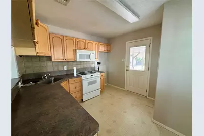 1013 Wilshire Boulevard, Arlington, TX 76012 - Photo 7