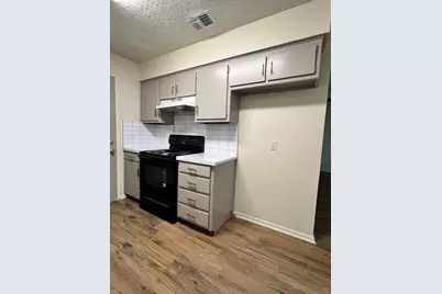 1049 Cottonwood Trail, Benbrook, TX 76126 - Photo 3